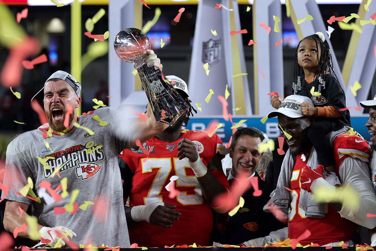 拉沃尔杯险胜戴维斯杯,辛纳统治全场 拉沃尔杯险胜戴维斯杯,辛纳统治全场