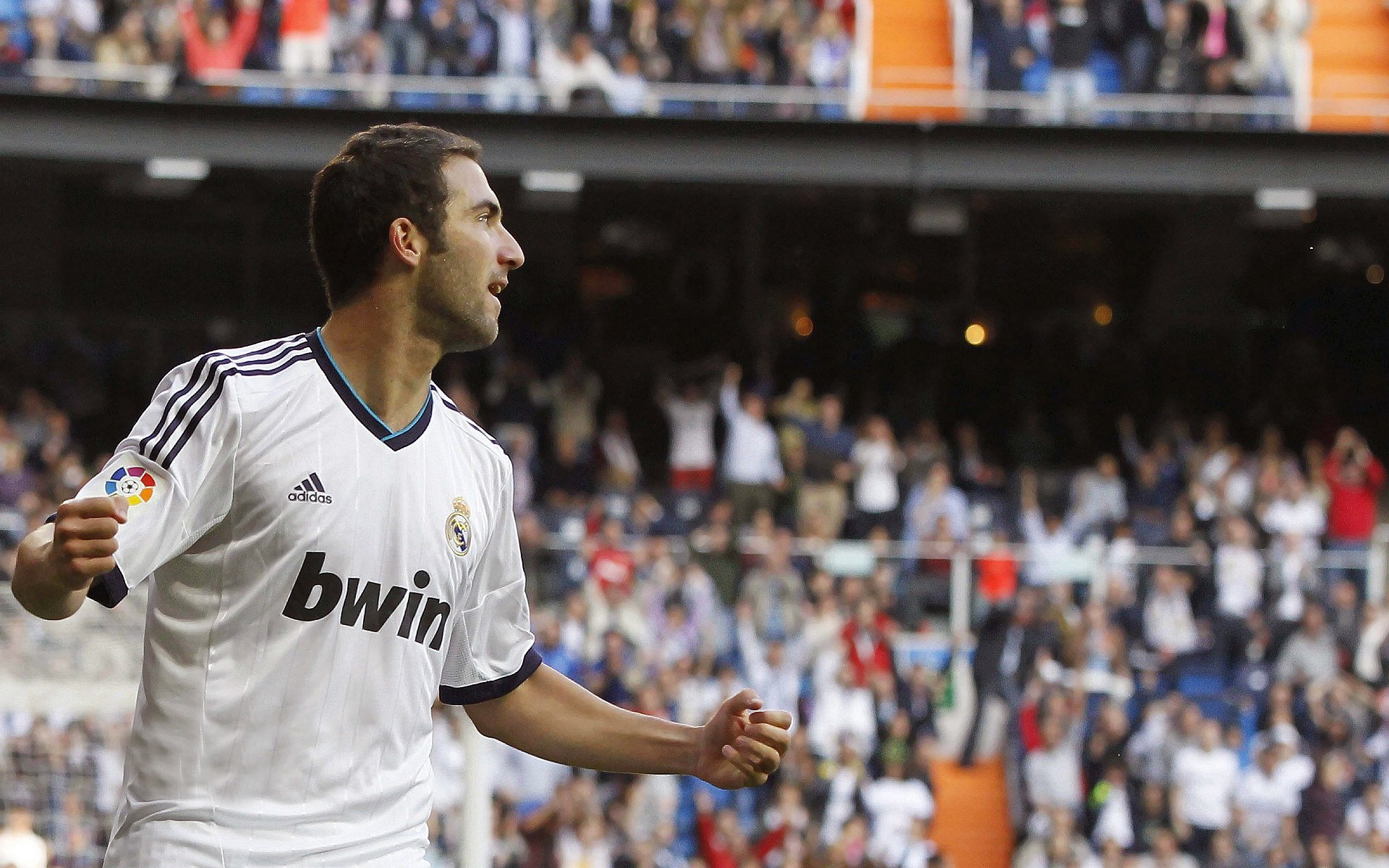 特奥爆发,国际米兰用一波流终结贝蒂斯,揭示现代足球的残酷美学