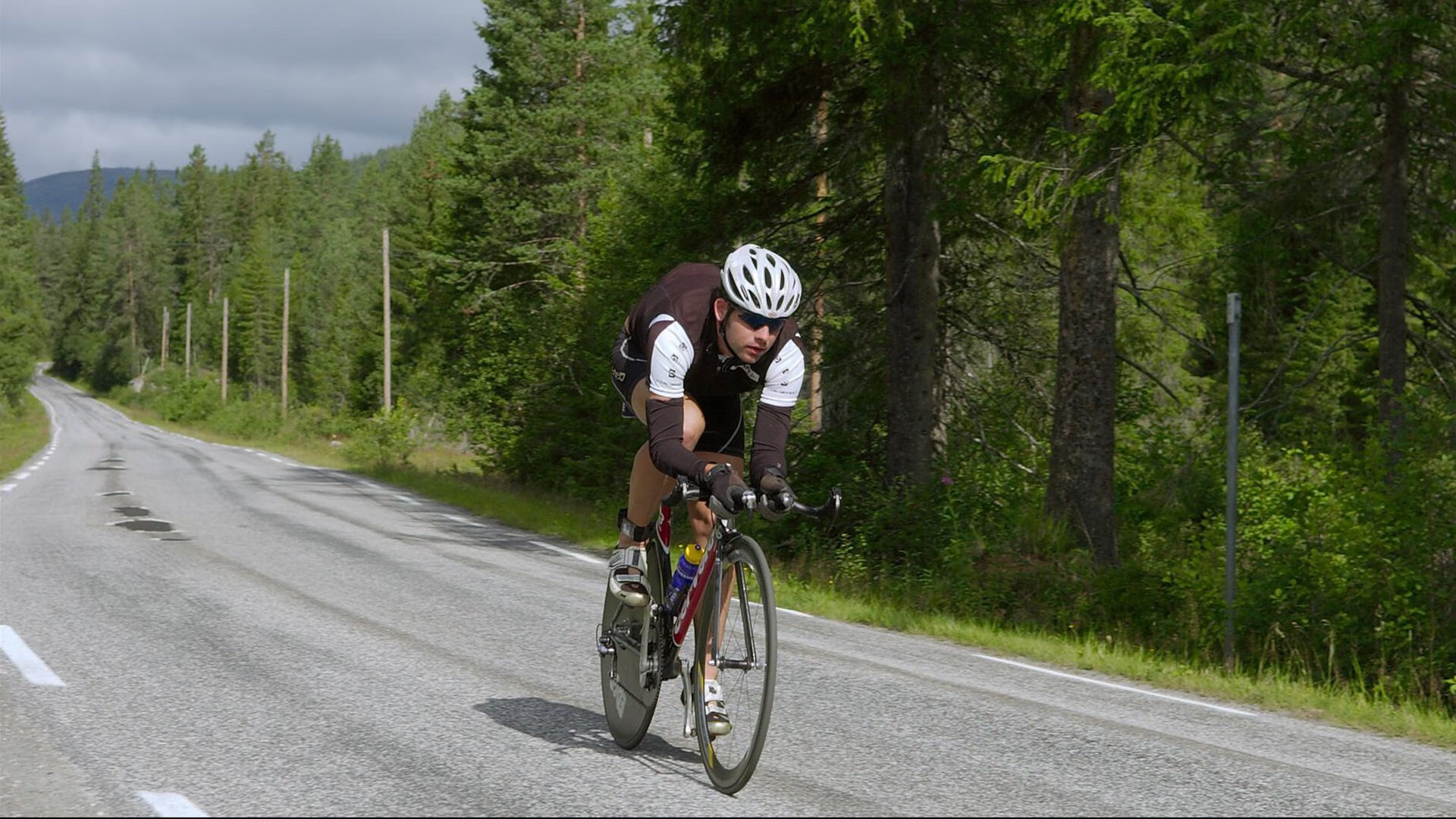 莱万打爆防线背后，智利对阵亚特兰大，一场跨越时空的足球隐喻